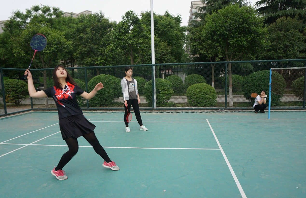 羽毛球4.jpg 羽毛球4.jpg