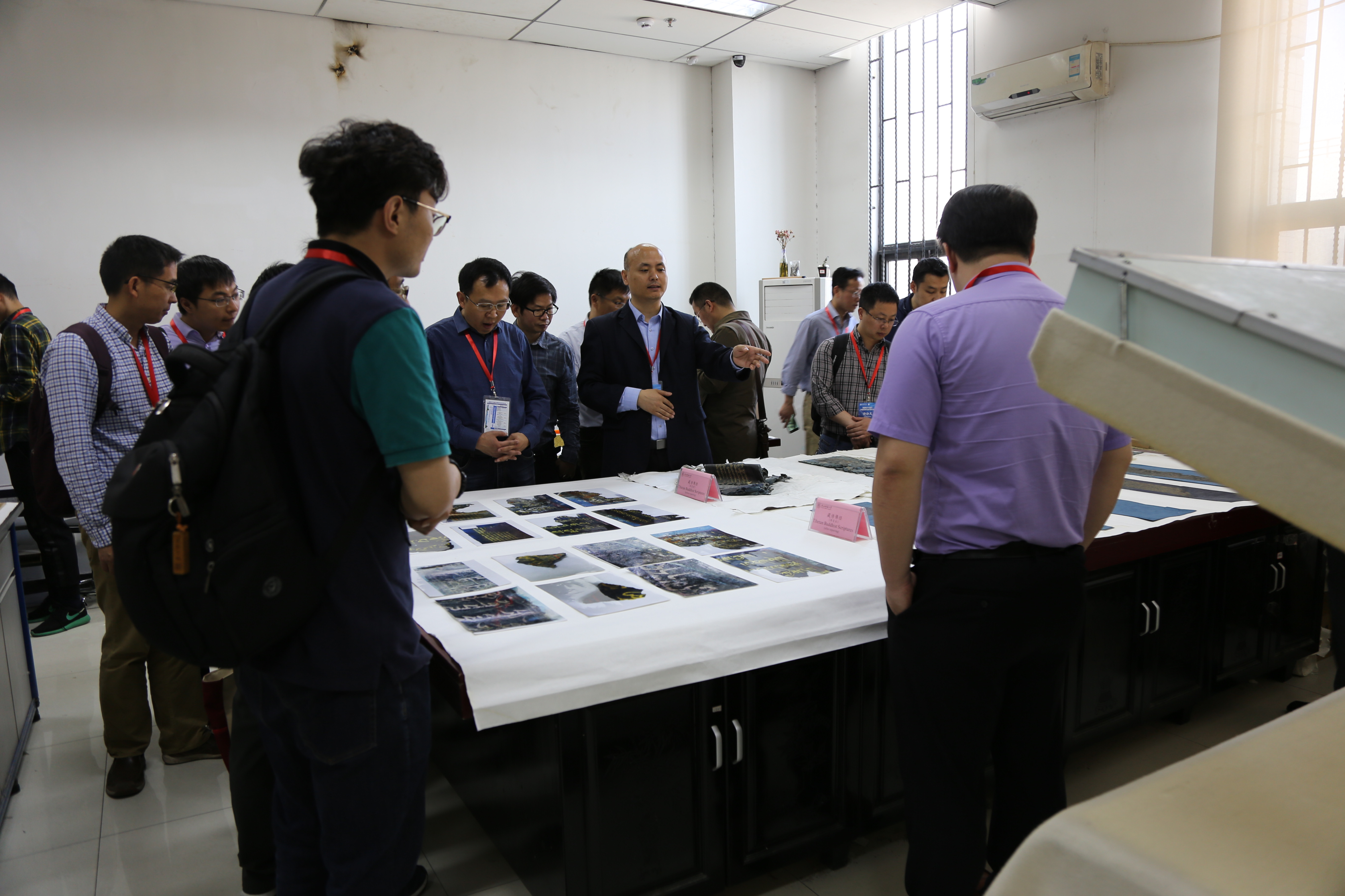 参观历史文化遗产保护教育部工程研究中心.JPG 参观历史文化遗产保护教育部工程研究中心.JPG