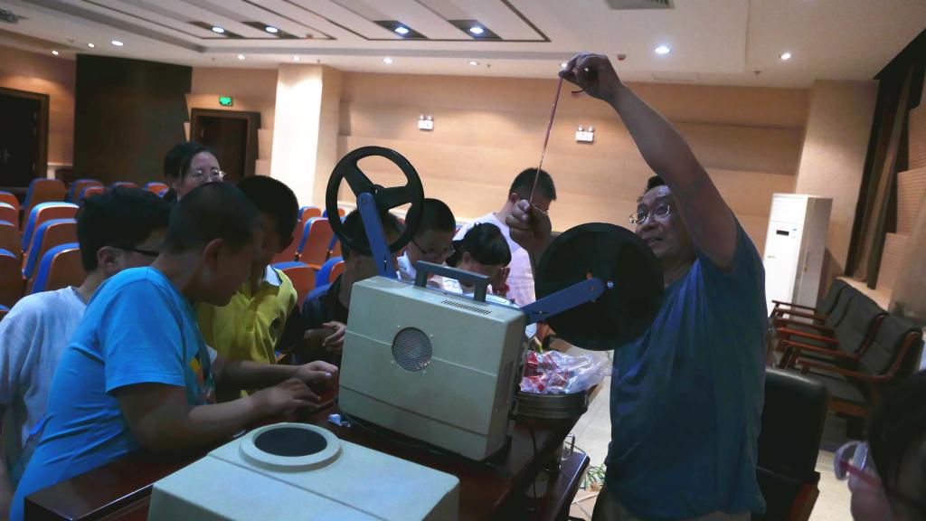 胶片机.jpg 胶片机.jpg