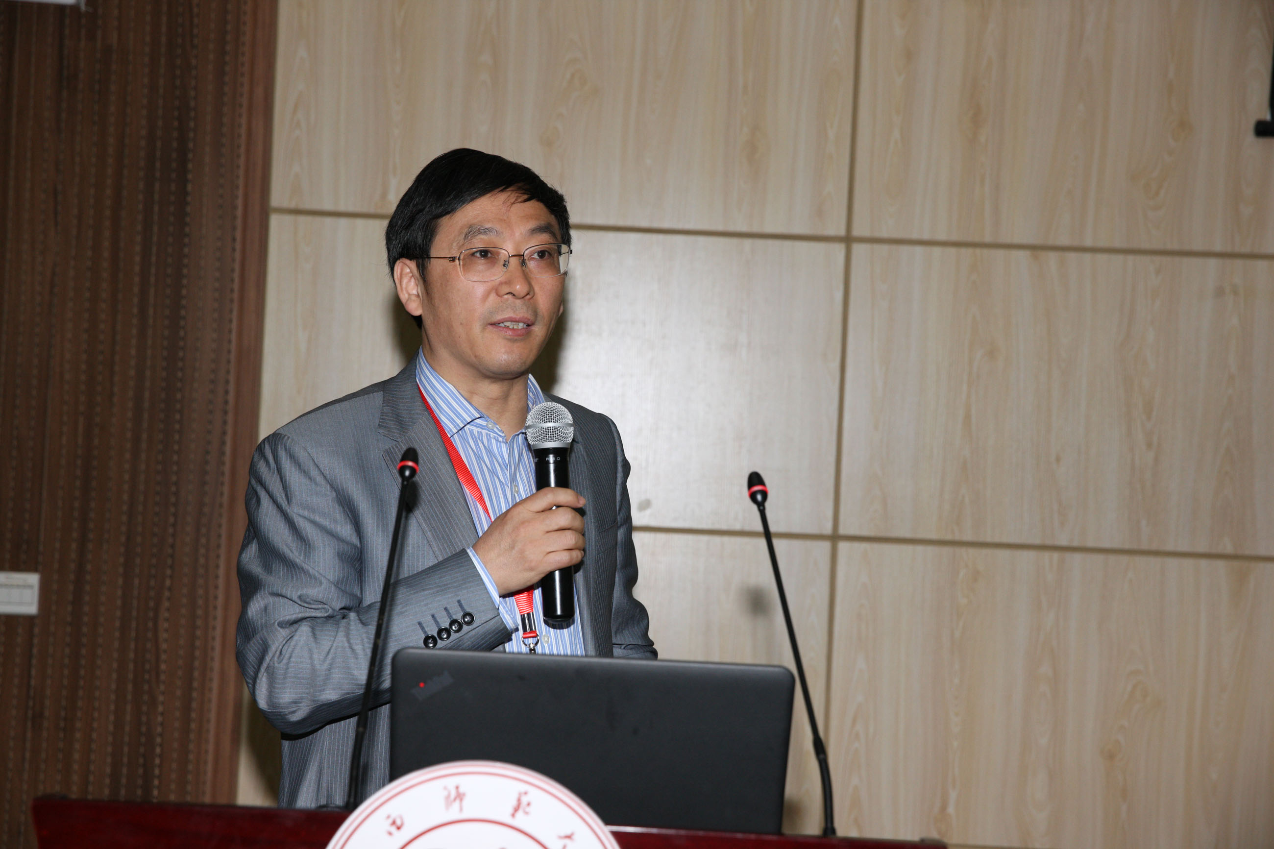 清华大学英国365集团公司官网李敬锋教授.JPG 清华大学英国365集团公司官网李敬锋教授.JPG