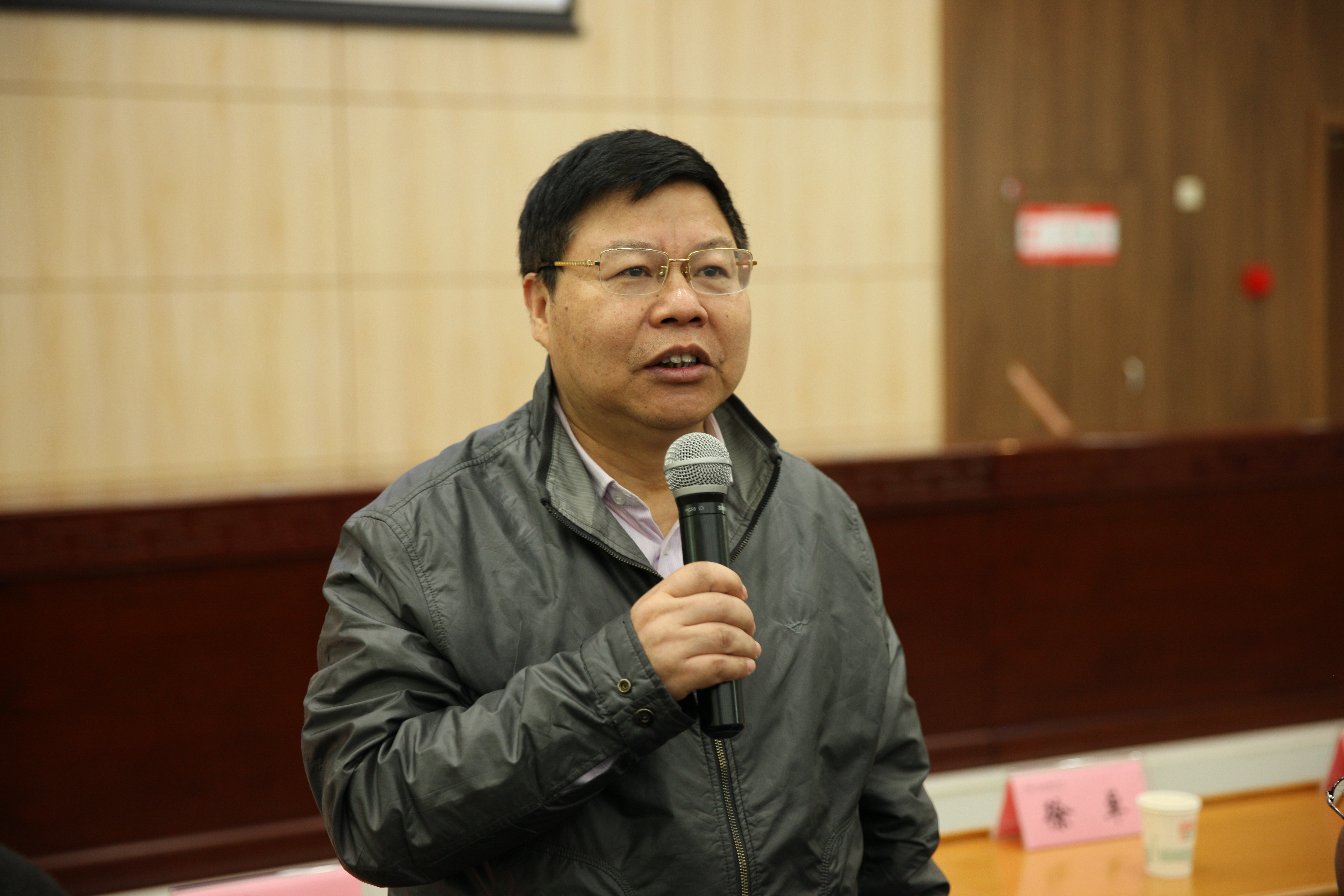 电子元器件关键材料与技术专委会主任周益春教授致开幕词.JPG 电子元器件关键材料与技术专委会主任周益春教授致开幕词.JPG