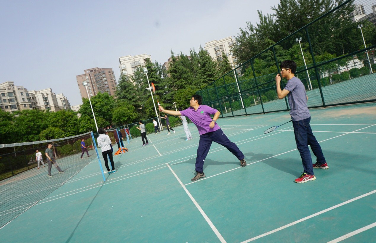 羽毛球2.jpg 羽毛球2.jpg