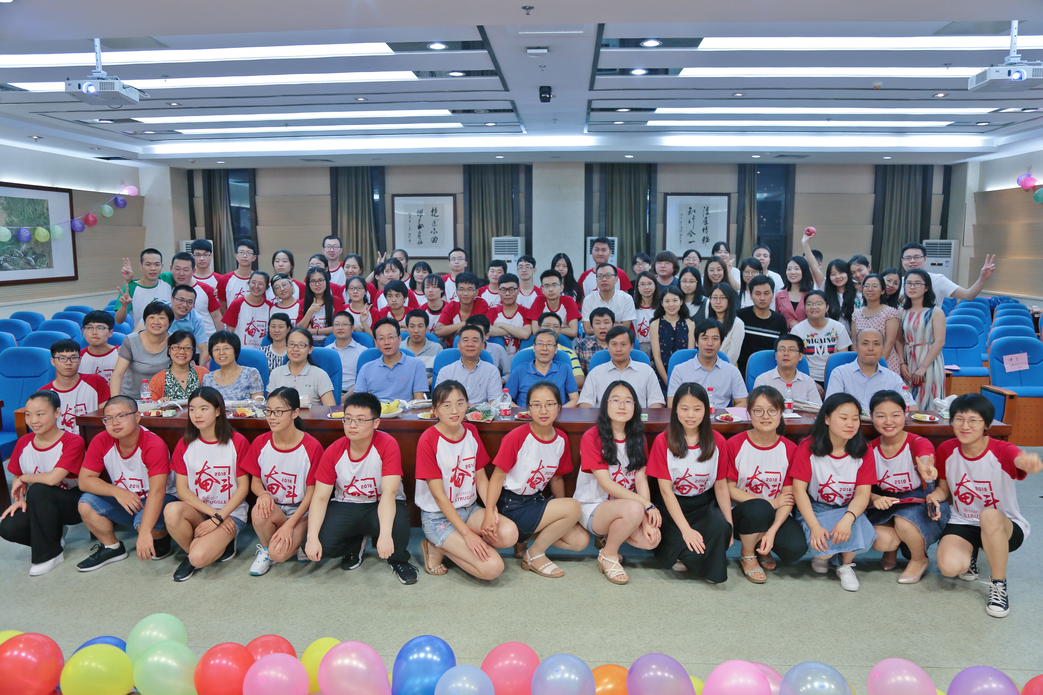 毕业典礼-2.jpg 毕业典礼-2.jpg