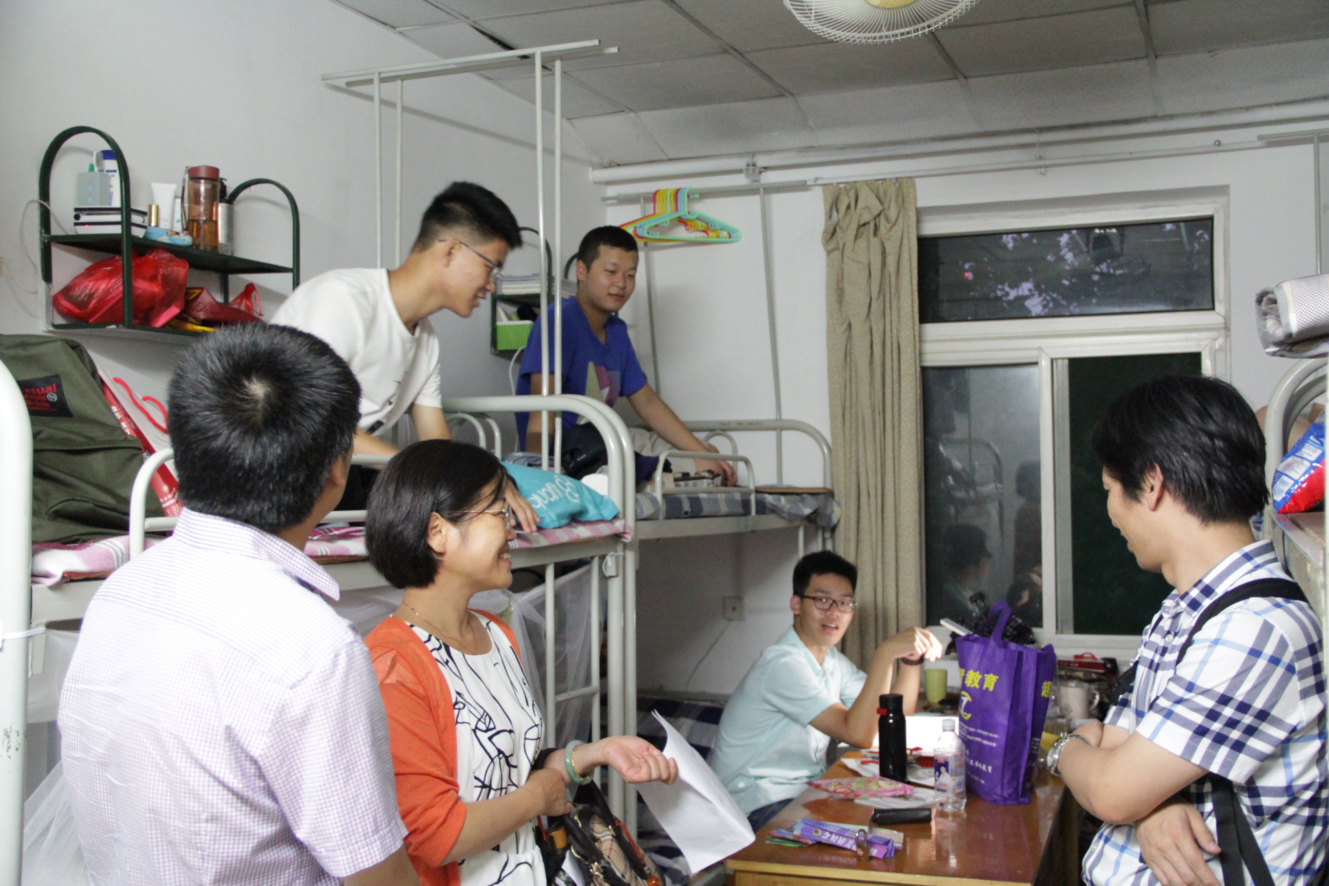 关怀进宿舍 1.JPG